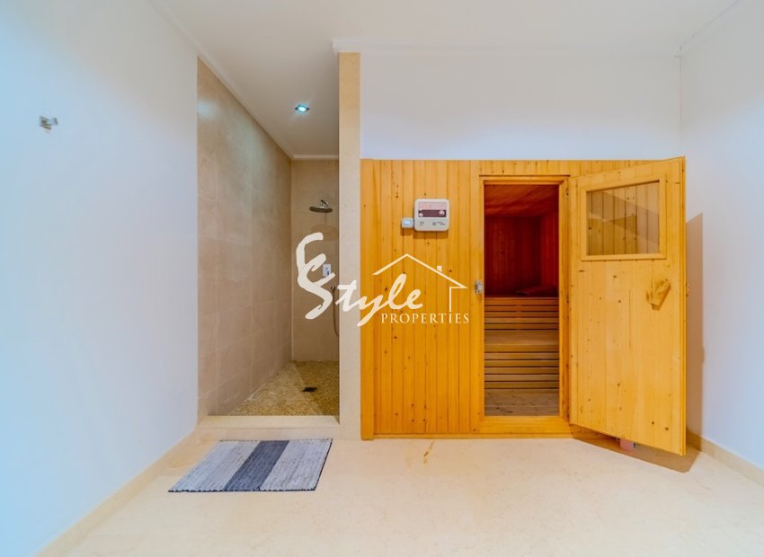 Resale - Villa - Cabo Roig