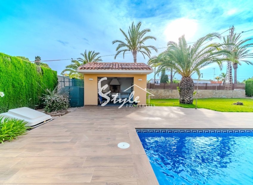 Resale - Villa - Cabo Roig