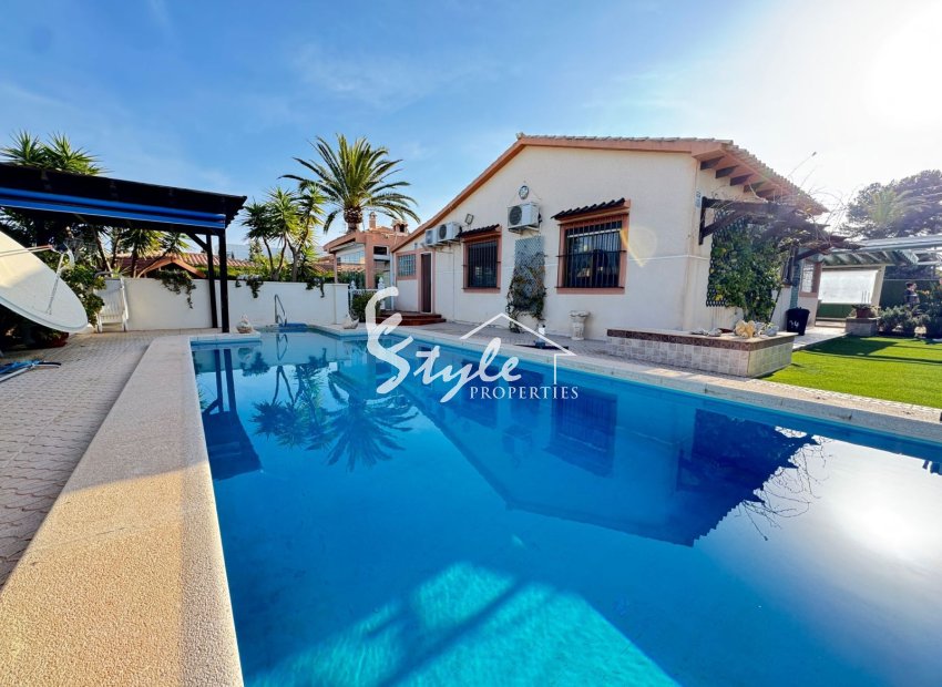 Resale - Villa - Cabo Roig