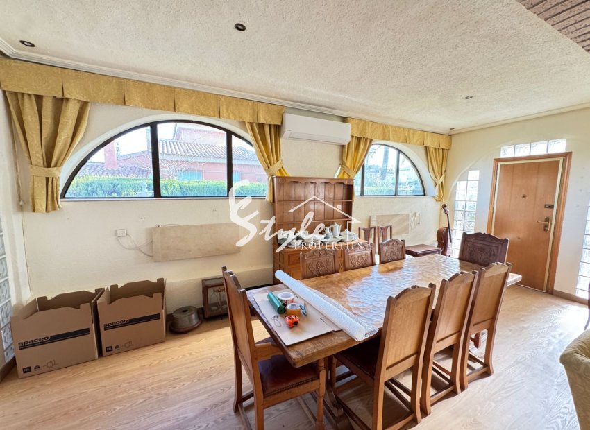 Resale - Villa - Cabo Roig