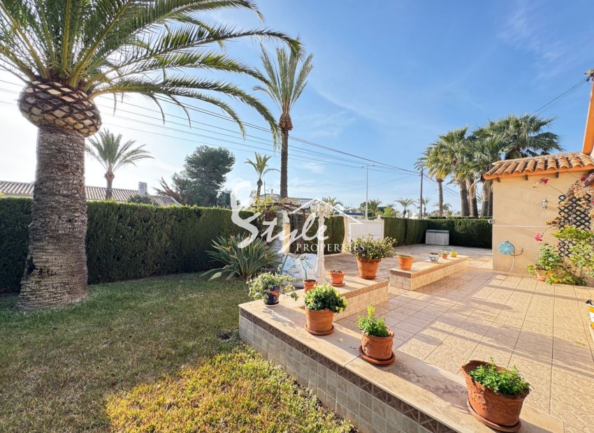 Resale - Villa - Cabo Roig