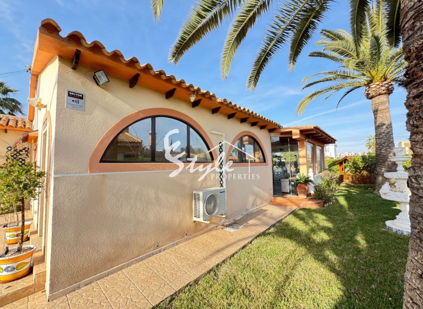 Resale - Villa - Cabo Roig