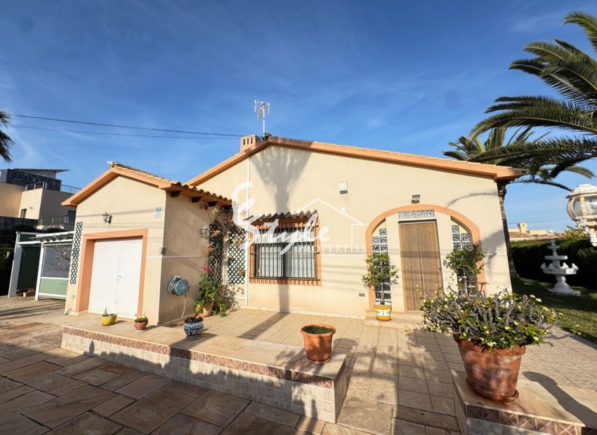 Resale - Villa - Cabo Roig