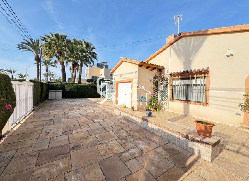 Resale - Villa - Cabo Roig
