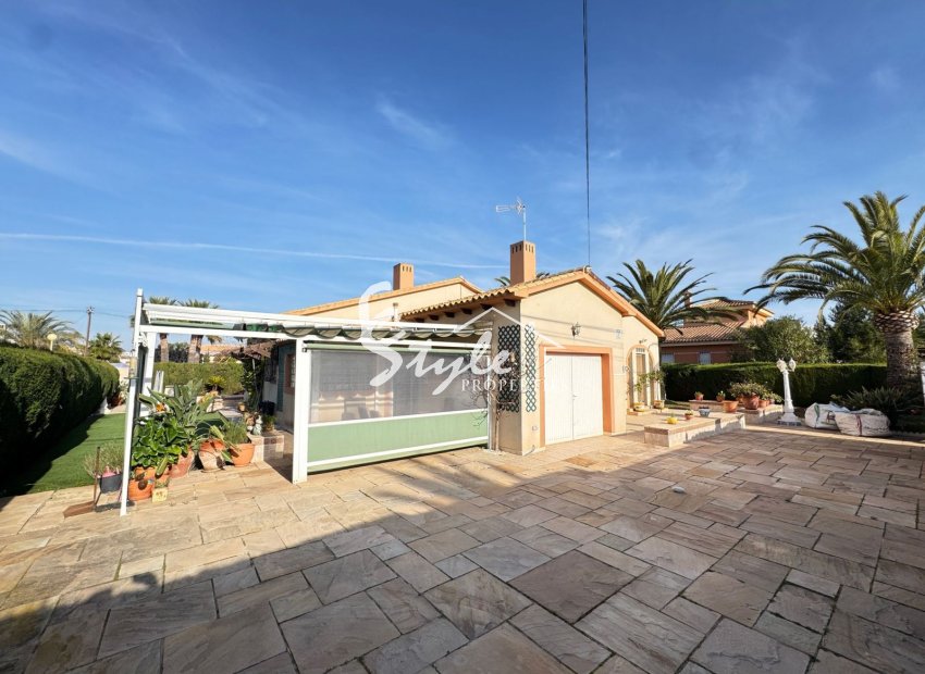 Resale - Villa - Cabo Roig