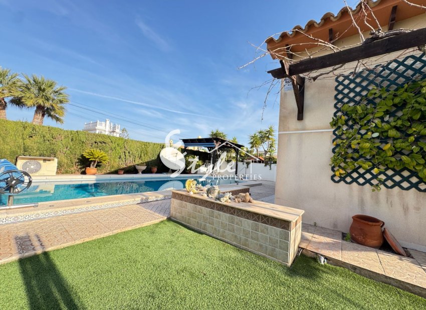 Resale - Villa - Cabo Roig
