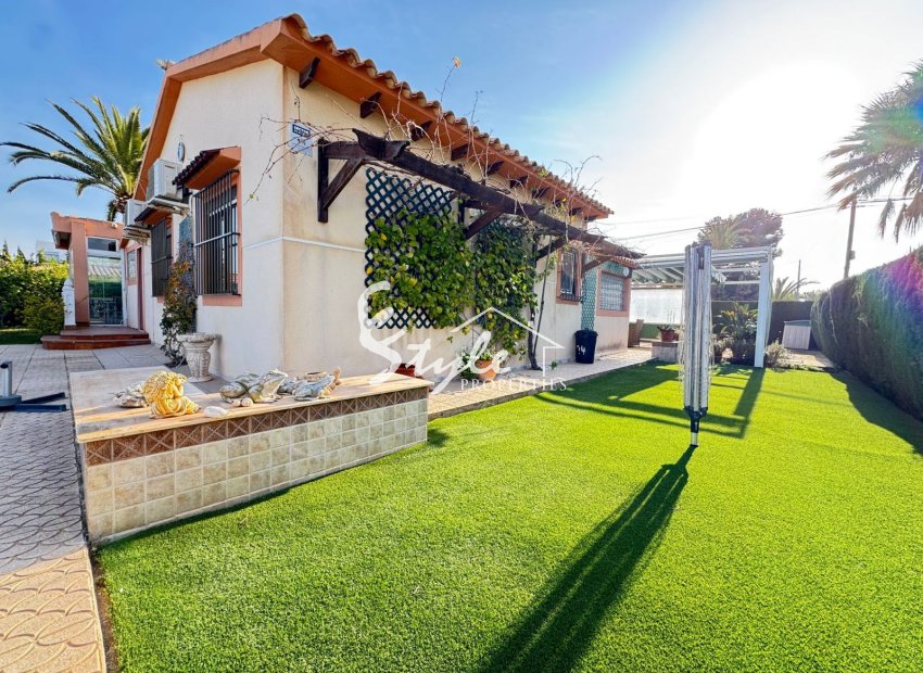 Resale - Villa - Cabo Roig