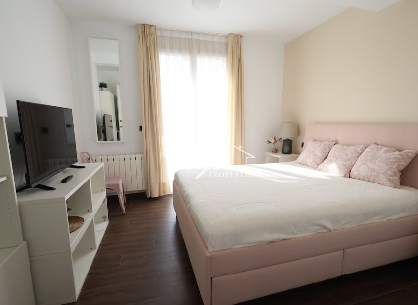 Resale - Villa - Cabo Roig