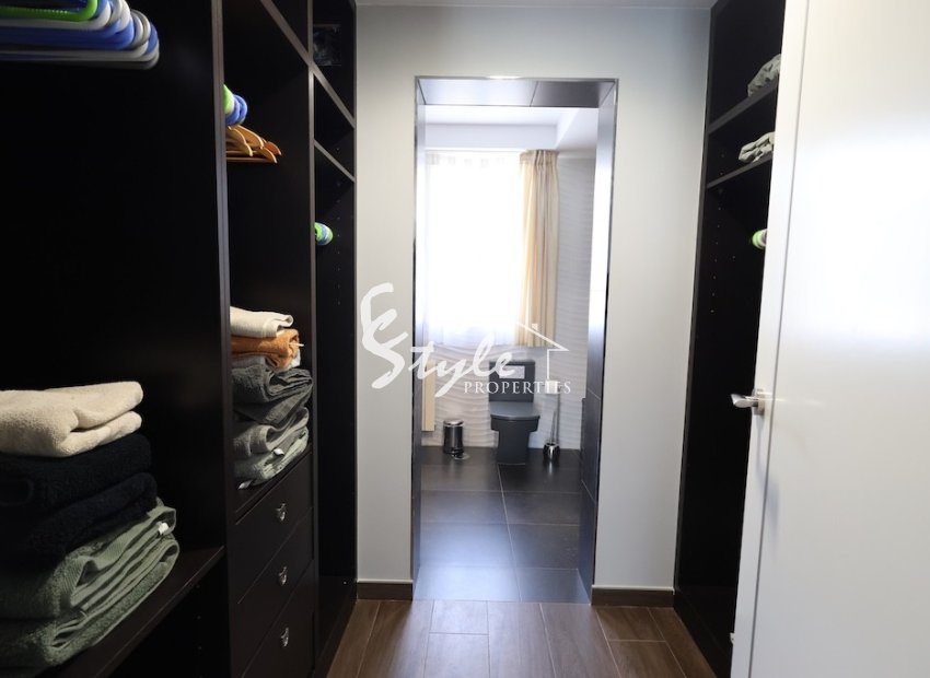 Resale - Villa - Cabo Roig