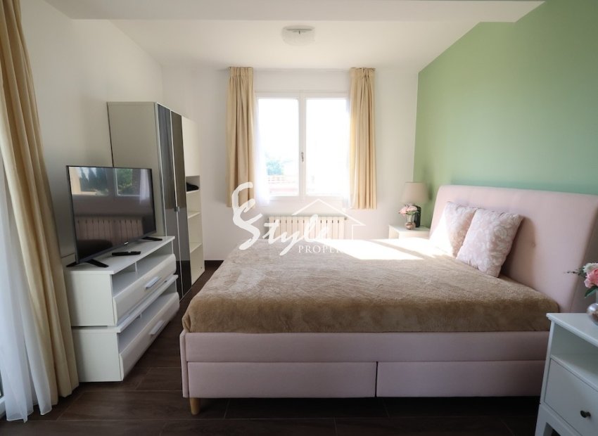 Resale - Villa - Cabo Roig