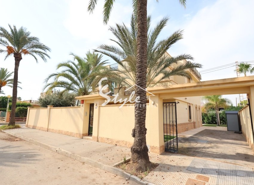 Resale - Villa - Cabo Roig