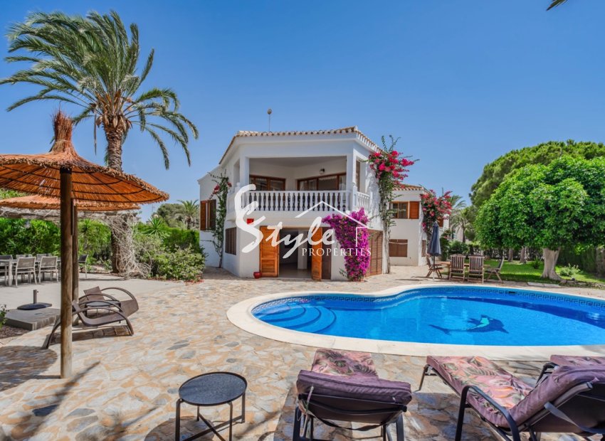 Resale - Villa - Cabo Roig