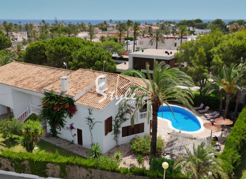 Resale - Villa - Cabo Roig