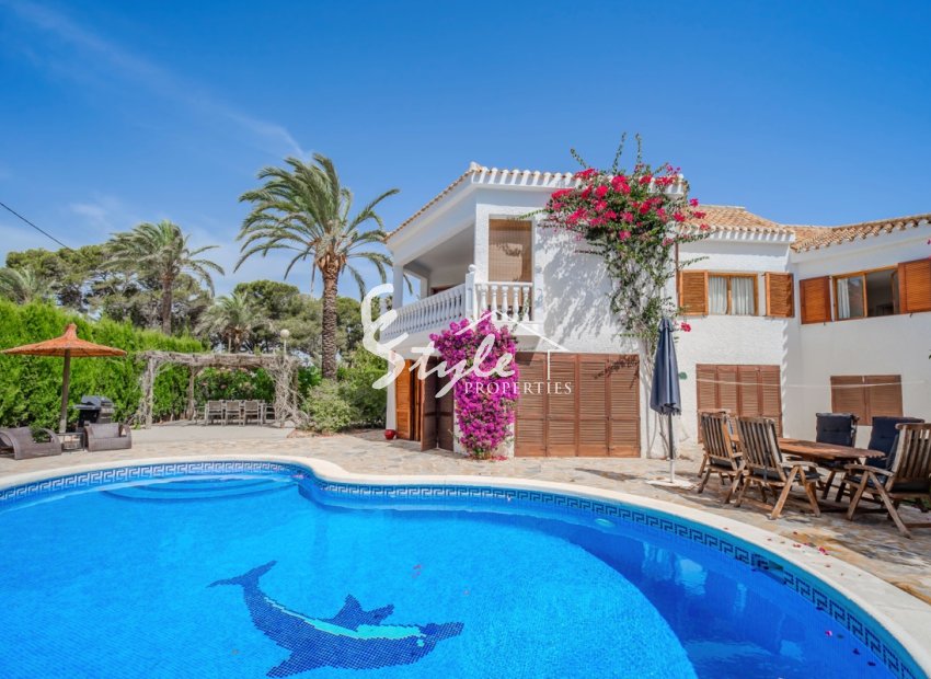 Resale - Villa - Cabo Roig