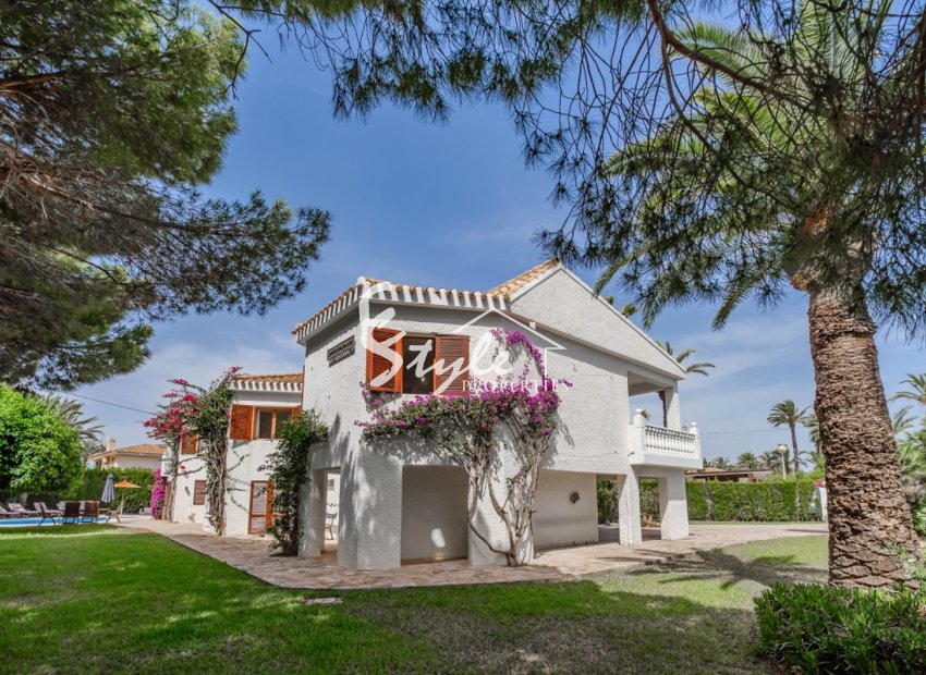 Resale - Villa - Cabo Roig