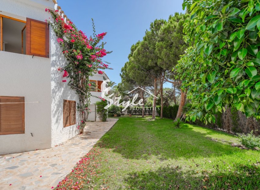 Resale - Villa - Cabo Roig