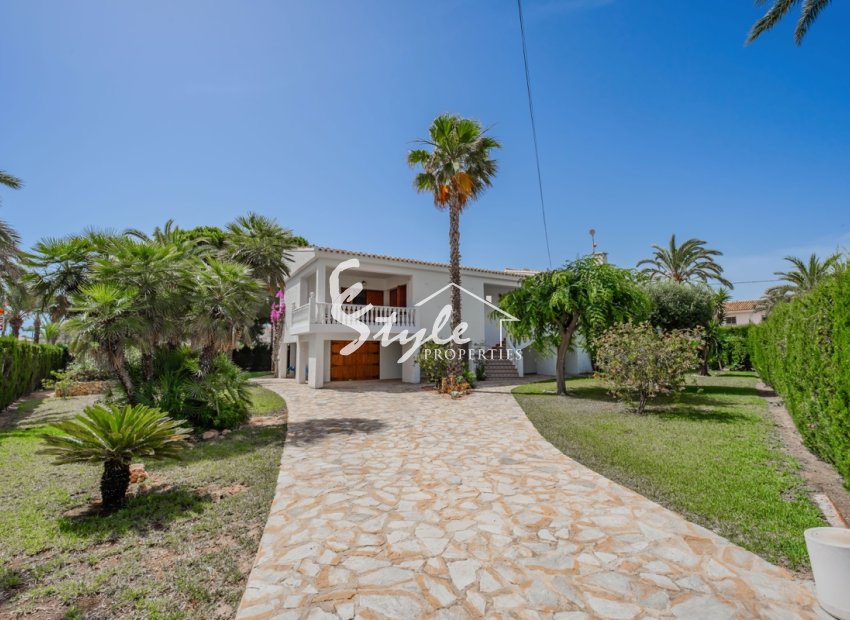 Resale - Villa - Cabo Roig