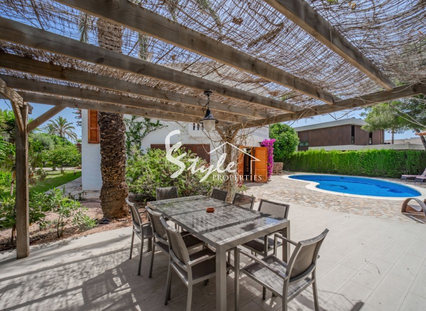 Resale - Villa - Cabo Roig