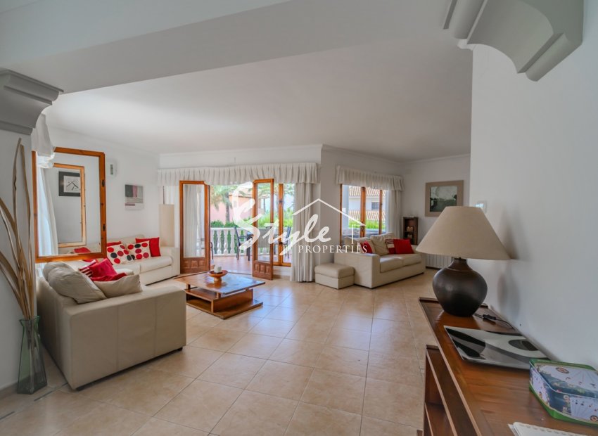 Resale - Villa - Cabo Roig