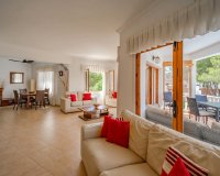 Resale - Villa - Cabo Roig