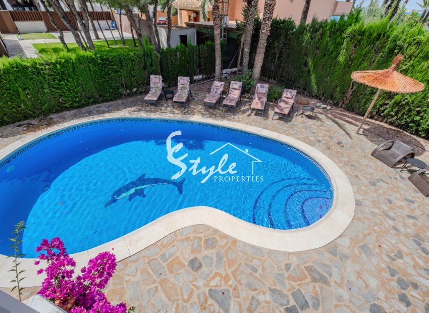 Resale - Villa - Cabo Roig
