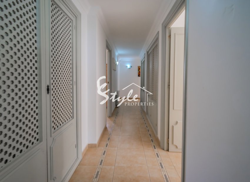 Resale - Villa - Cabo Roig