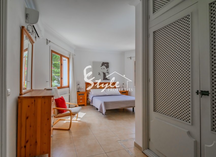 Resale - Villa - Cabo Roig