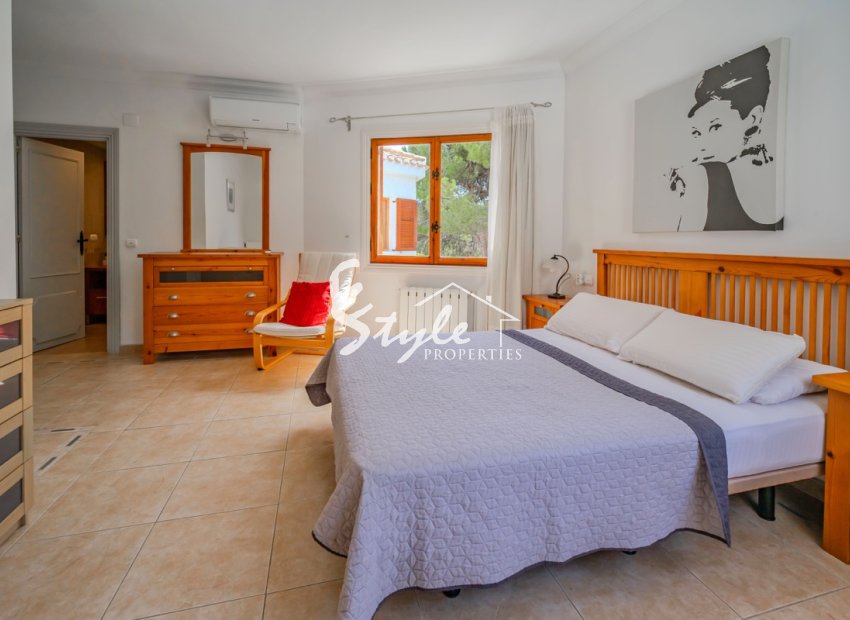 Resale - Villa - Cabo Roig