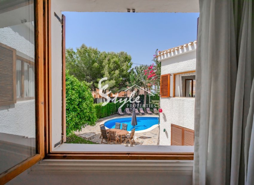 Resale - Villa - Cabo Roig