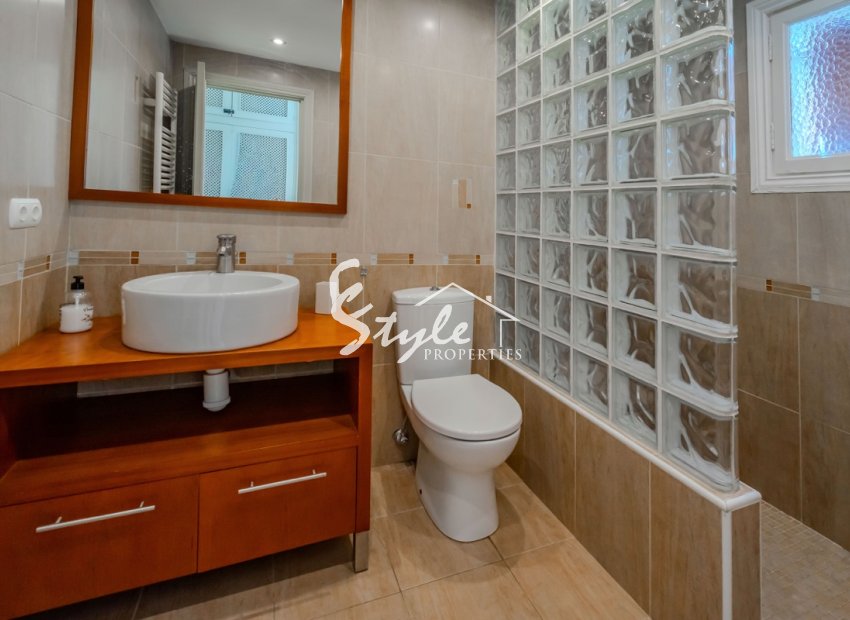 Resale - Villa - Cabo Roig