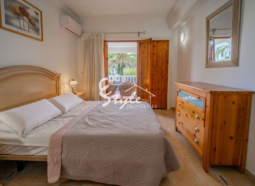 Resale - Villa - Cabo Roig