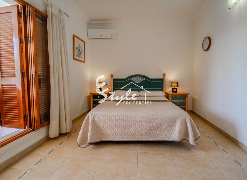 Resale - Villa - Cabo Roig