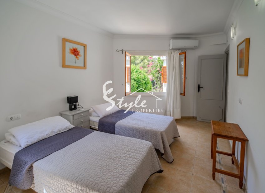 Resale - Villa - Cabo Roig