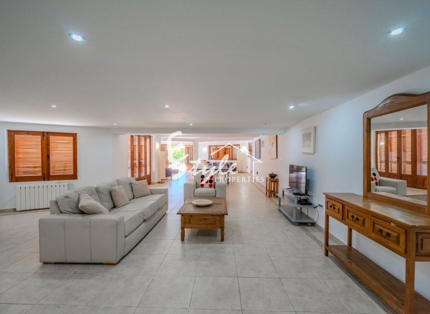 Resale - Villa - Cabo Roig
