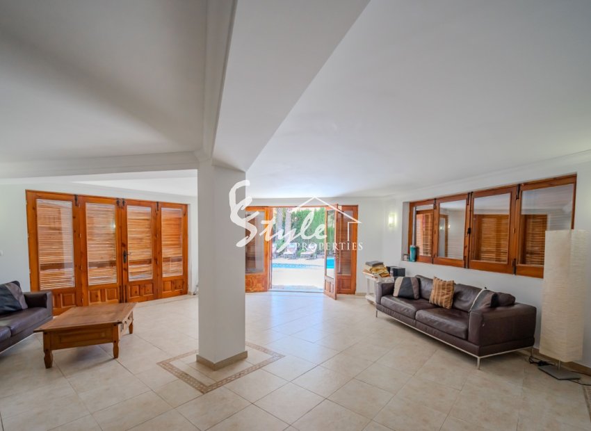 Resale - Villa - Cabo Roig