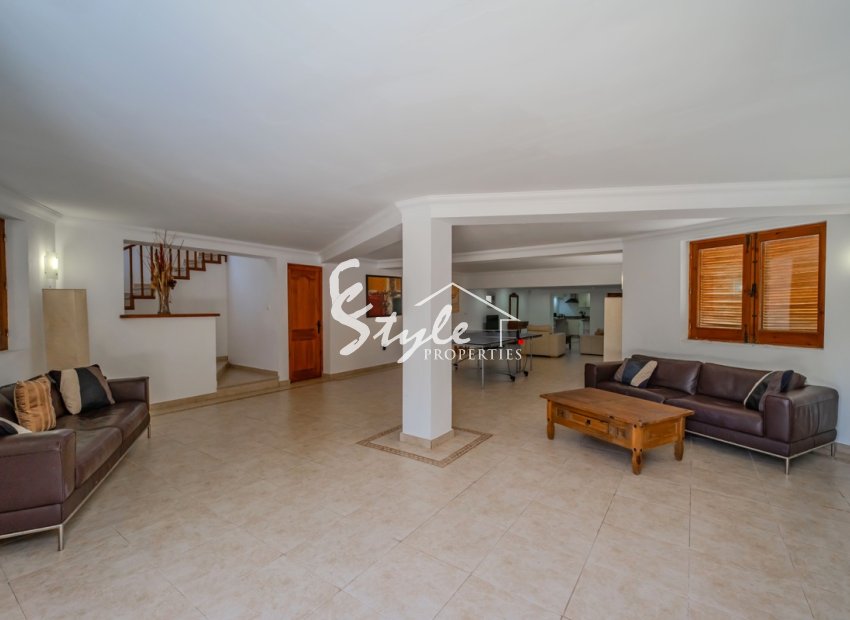 Resale - Villa - Cabo Roig