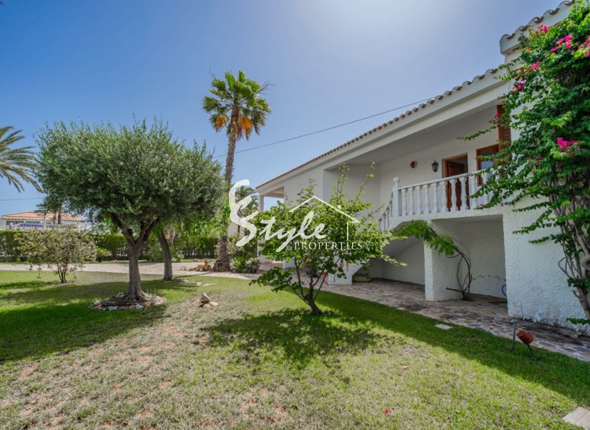 Resale - Villa - Cabo Roig