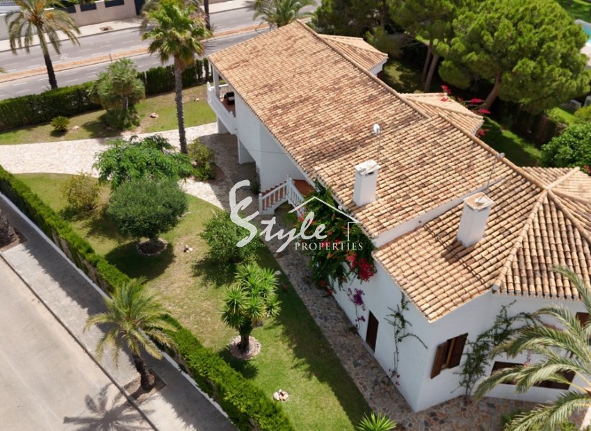 Resale - Villa - Cabo Roig