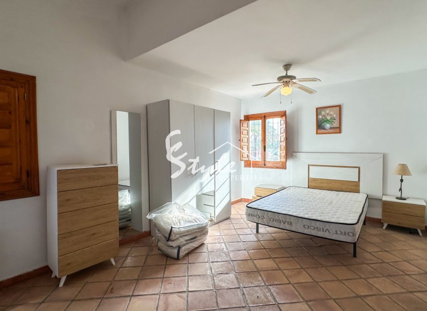 Resale - Villa - Cabo Roig