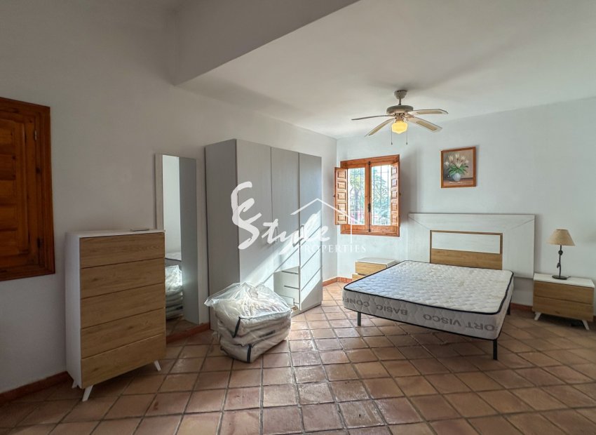 Resale - Villa - Cabo Roig
