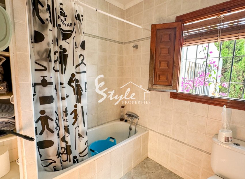Resale - Villa - Cabo Roig