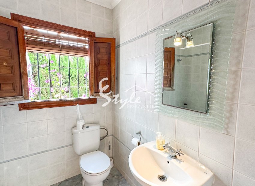 Resale - Villa - Cabo Roig