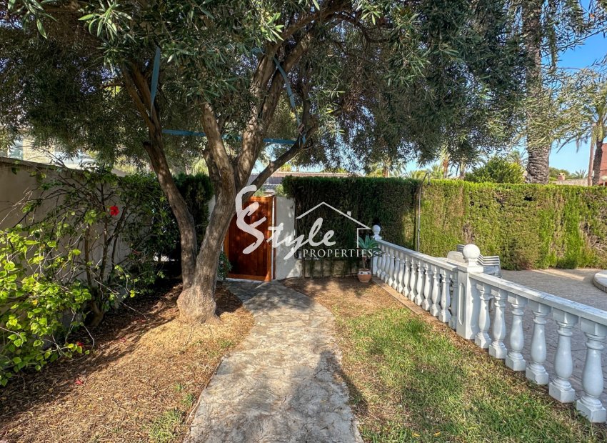 Resale - Villa - Cabo Roig