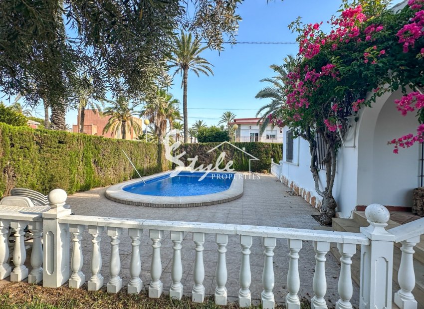 Resale - Villa - Cabo Roig