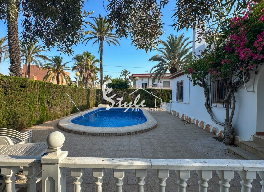 Resale - Villa - Cabo Roig