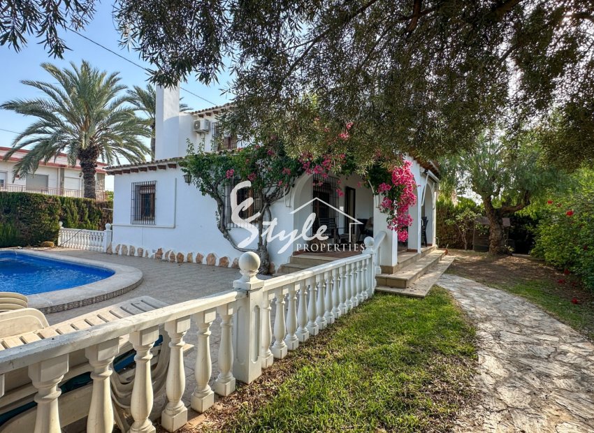 Resale - Villa - Cabo Roig