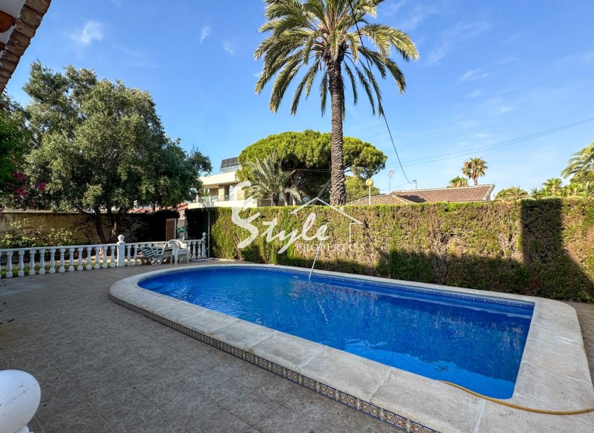 Resale - Villa - Cabo Roig