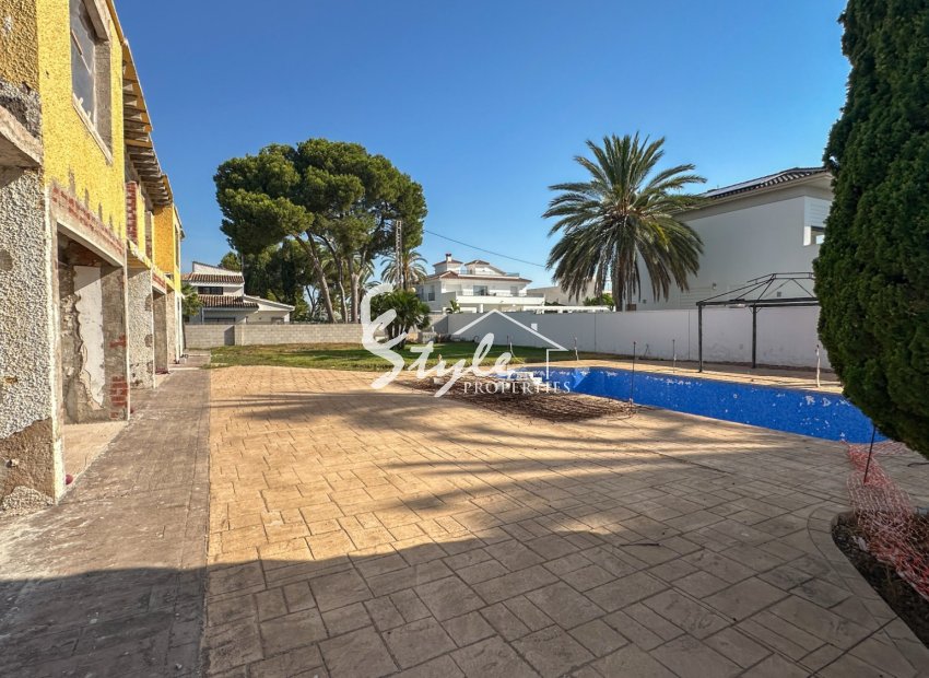 Resale - Villa - Cabo Roig