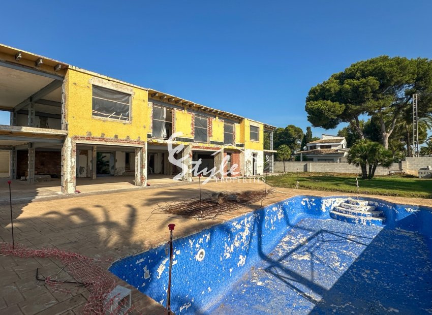 Resale - Villa - Cabo Roig