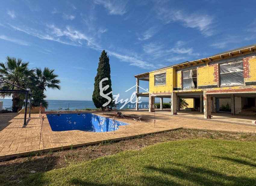 Resale - Villa - Cabo Roig